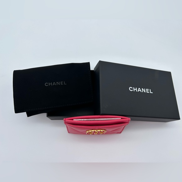 (SOLD) Chanel Lambskin Quilted Chanel 19 Card Holder Rose - Picture 3 of 16